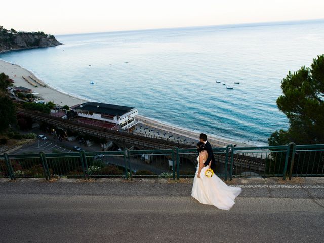 Il matrimonio di Bruno e Erica a Sant&apos;Andrea Apostolo dello Ionio, Catanzaro 23