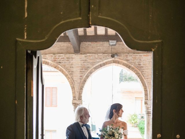 Il matrimonio di Silvestro e Micaela a Città Sant&apos;Angelo, Pescara 24