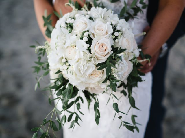 Il matrimonio di Damian e Irene a Viareggio, Lucca 32