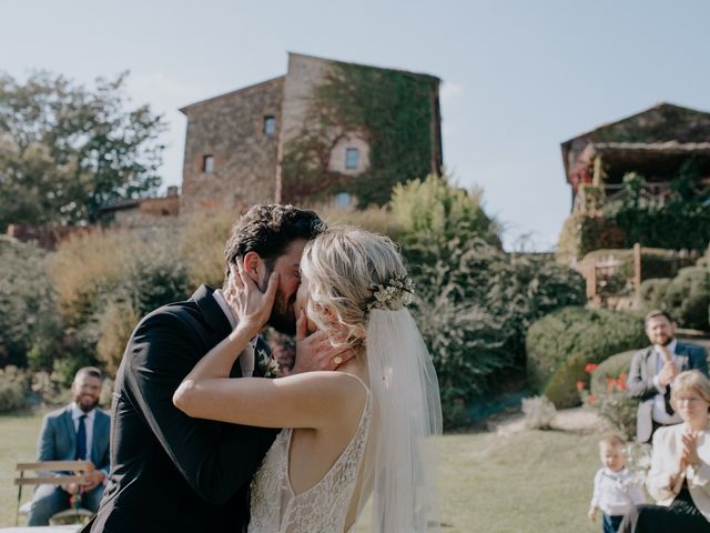 Il matrimonio di Joshua e Ulrike a Chiusdino, Siena 38