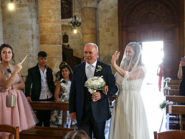 Il matrimonio di Francesco e Mariaelena a Torre Santa Susanna, Brindisi 17