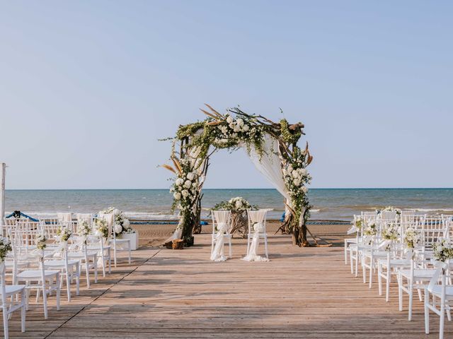 Il matrimonio di Claudia e Francesca a Margherita di Savoia, Bari 6