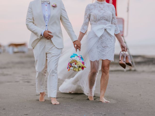 Il matrimonio di Claudia e Francesca a Margherita di Savoia, Bari 87