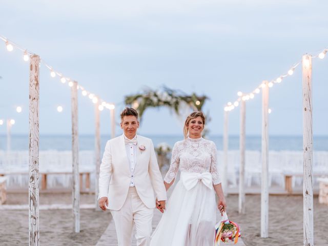 Il matrimonio di Claudia e Francesca a Margherita di Savoia, Bari 99