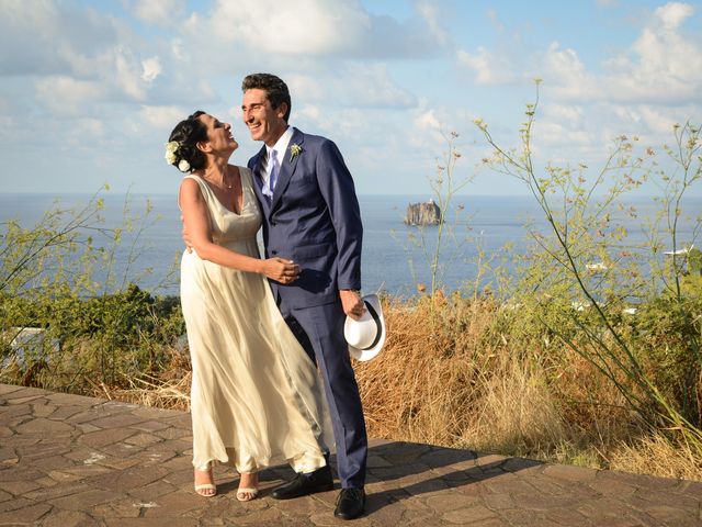 Il matrimonio di Gianmarco e Roberta a Stromboli, Messina 16