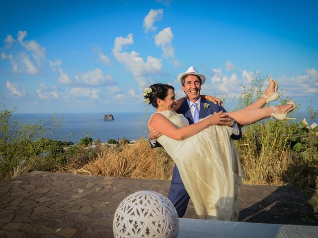 Il matrimonio di Gianmarco e Roberta a Stromboli, Messina 19