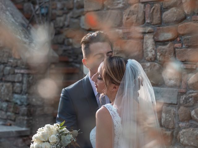 Il matrimonio di Luca e Valentina a Carmignano, Prato 12