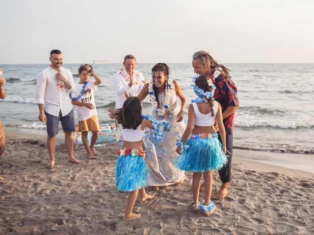 Il matrimonio di Massimiliano e Sara a Viareggio, Lucca 7