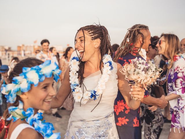 Il matrimonio di Massimiliano e Sara a Viareggio, Lucca 8