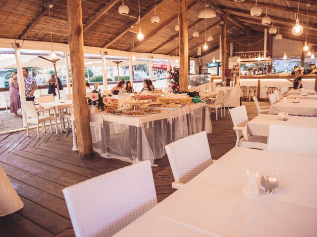 Il matrimonio di Massimiliano e Sara a Viareggio, Lucca 18