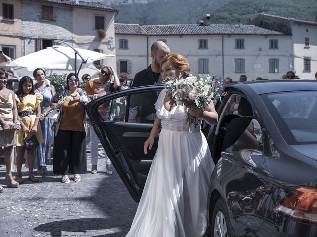 Il matrimonio di Nadia e Ricardo a Cantiano, Pesaro - Urbino 11