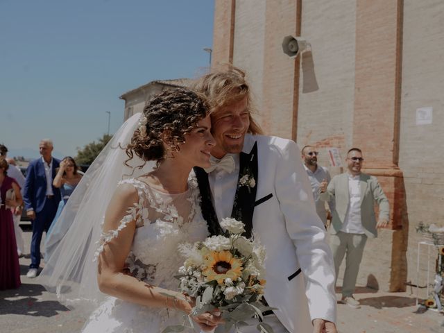 Il matrimonio di Bo Dennis e Elena a Ostra, Ancona 3