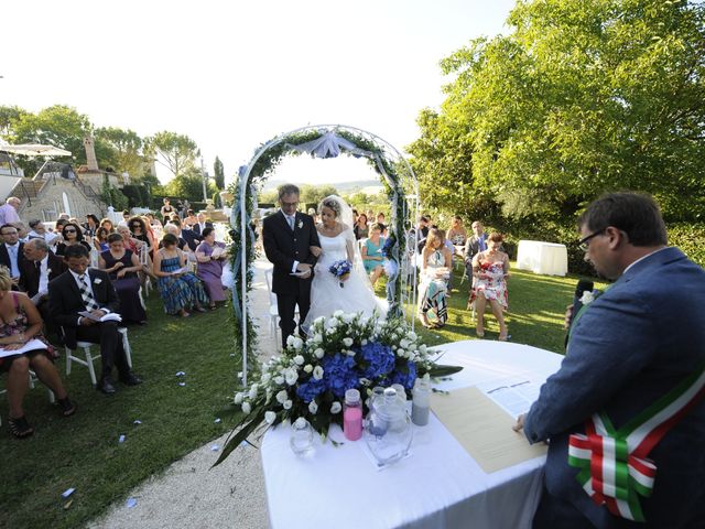 Il matrimonio di Fabrizio e Erica a Mogliano, Macerata 27