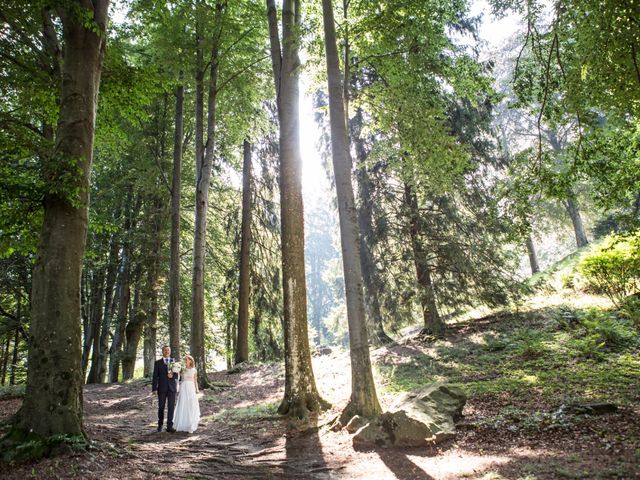 Il matrimonio di Tiziano e Marlene a Civenna, Como 34