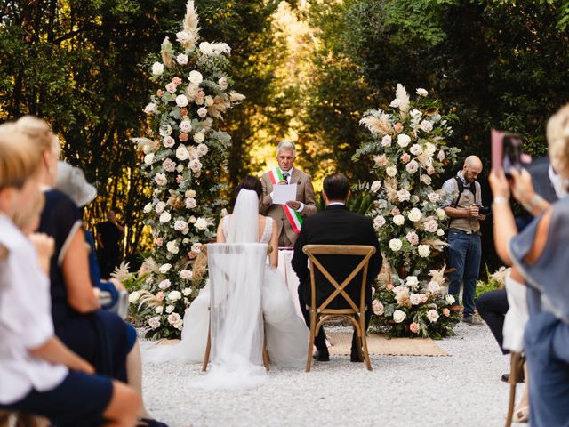 Il matrimonio di Valeria e Francesco a Torre del Lago, Lucca 21