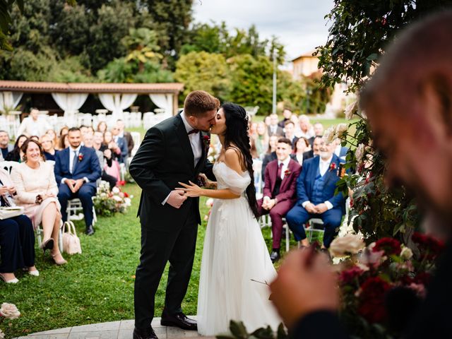 Il matrimonio di William e Ilaria a Varano Borghi, Varese 31