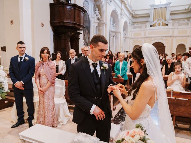 Il matrimonio di Serena e Mattia a Tocco da Casauria, Pescara 37