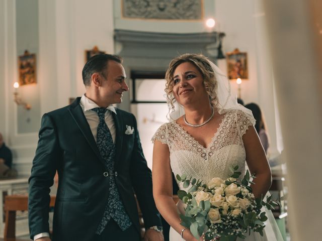 Il matrimonio di Ailyn e Luciano a Torre del Greco, Napoli 16
