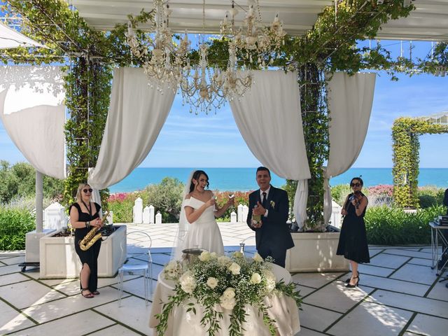 Il matrimonio di ROBERTO e ILARIA a Vasto, Chieti 7