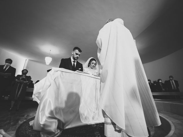 Il matrimonio di Fabiola e Christian a Porto San Giorgio, Fermo 17