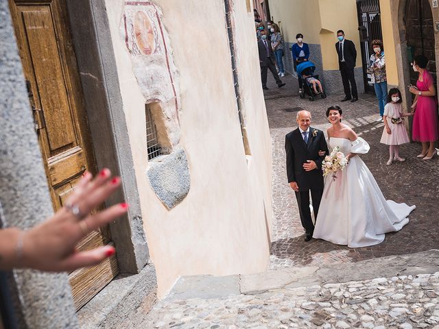 Il matrimonio di Stefano e Chiara a Santa Maria Hoè, Lecco 16