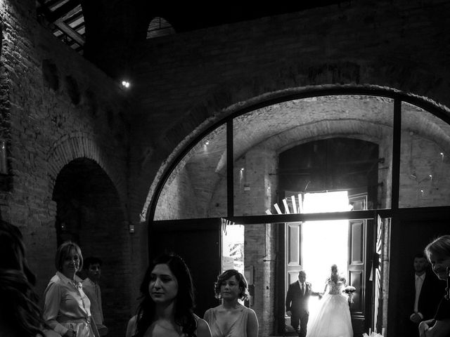Il matrimonio di Michele e Chiara a Montecosaro, Macerata 11