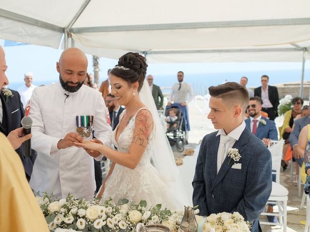 Il matrimonio di Valerio e Giovanna a Cirò Marina, Crotone 18