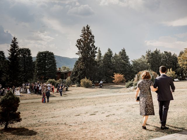 Il matrimonio di Baris e Raffaella a Varano Borghi, Varese 33