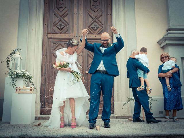 Il matrimonio di Michele e Erika a Veniano, Como 32