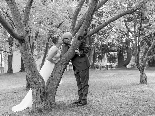 Il matrimonio di Michele e Erika a Veniano, Como 37