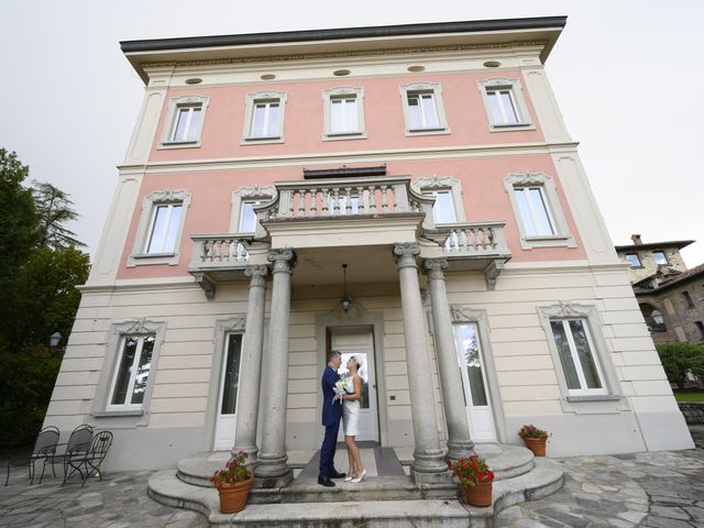 Il matrimonio di Luca e Corina a Erba, Como 24