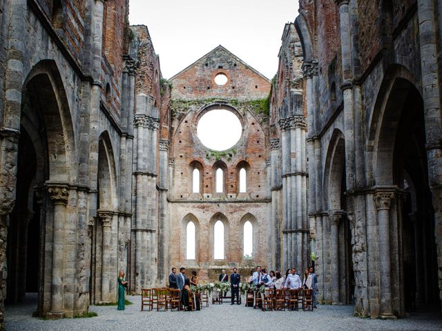 Il matrimonio di Julian e Juliana a Chiusdino, Siena 25