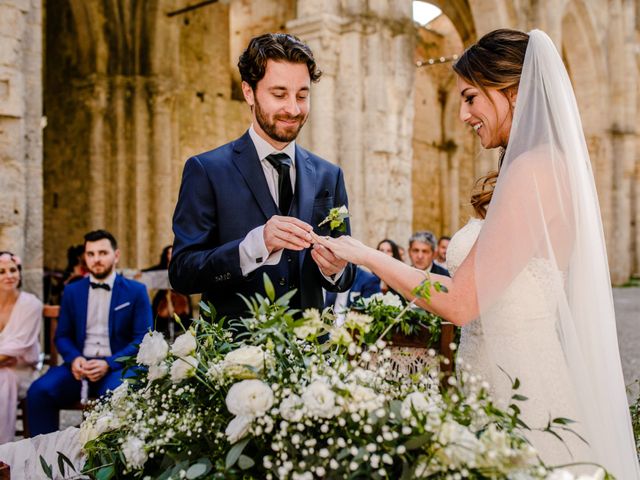 Il matrimonio di Julian e Juliana a Chiusdino, Siena 32