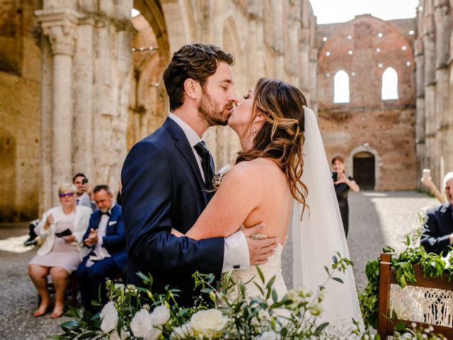 Il matrimonio di Julian e Juliana a Chiusdino, Siena 33