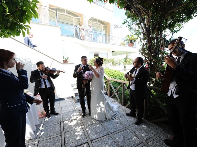 Il matrimonio di Gino e Arianna a Vietri sul Mare, Salerno 15