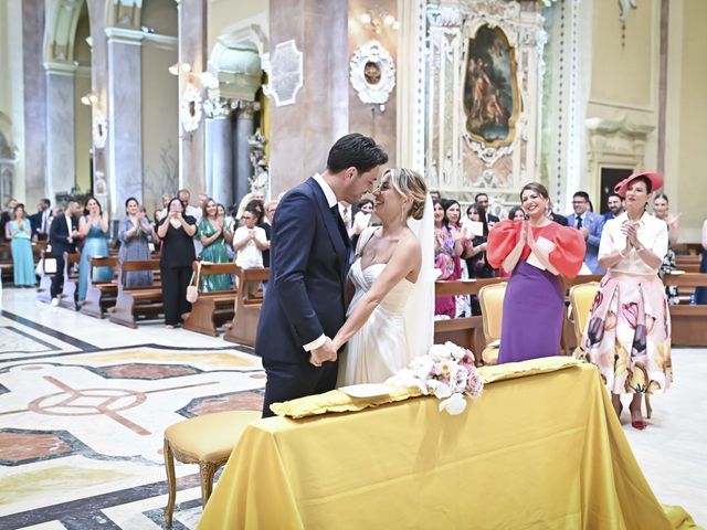 Il matrimonio di Fabiana e Donatello a Martina Franca, Taranto 37