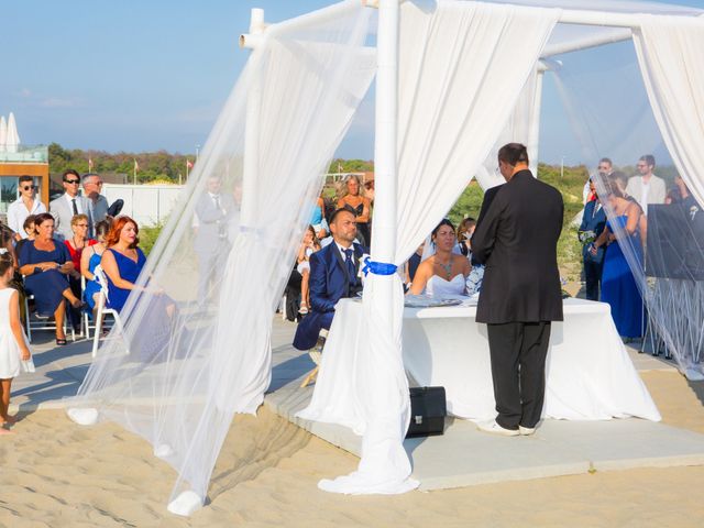 Il matrimonio di Manolo e Valeria a Viareggio, Lucca 22