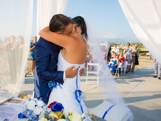 Il matrimonio di Manolo e Valeria a Viareggio, Lucca 30