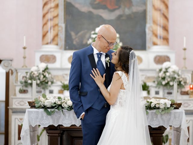 Il matrimonio di Giuseppe e Rossella a San Mauro Marchesato, Crotone 23