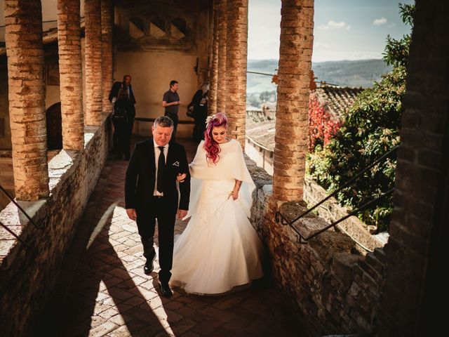 Il matrimonio di Tiziano e Laura a San Gimignano, Siena 12