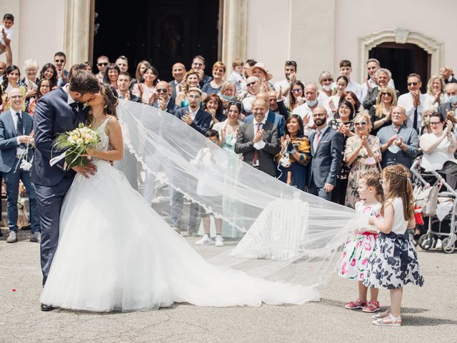 Il matrimonio di Davide e Loredana a Fenegrò, Como 27