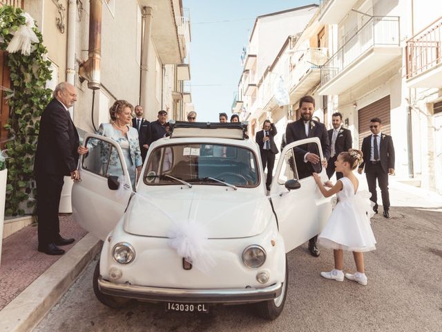 Il matrimonio di Laura e Enzo a Vallelunga Pratameno, Caltanissetta 25