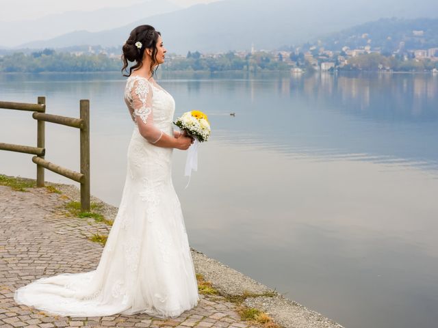 Il matrimonio di Vanessa e Giuseppe a Biandronno, Varese 23