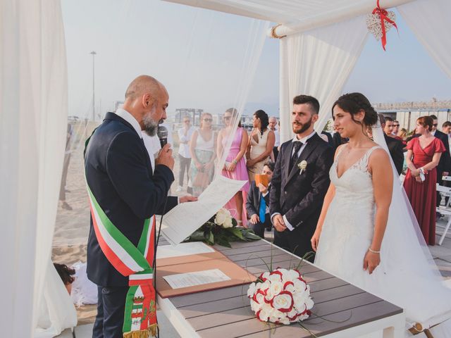 Il matrimonio di Lorenzo e Giulia a Viareggio, Lucca 29