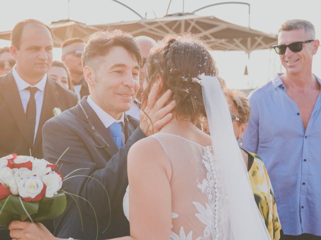 Il matrimonio di Lorenzo e Giulia a Viareggio, Lucca 40