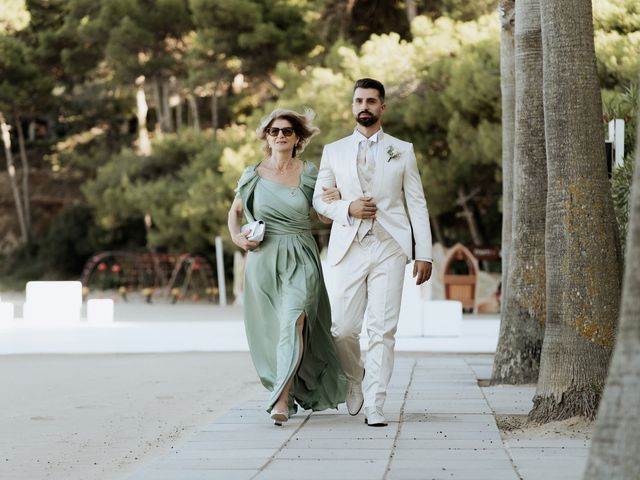Il matrimonio di Luca e Rossella a Vieste, Foggia 30