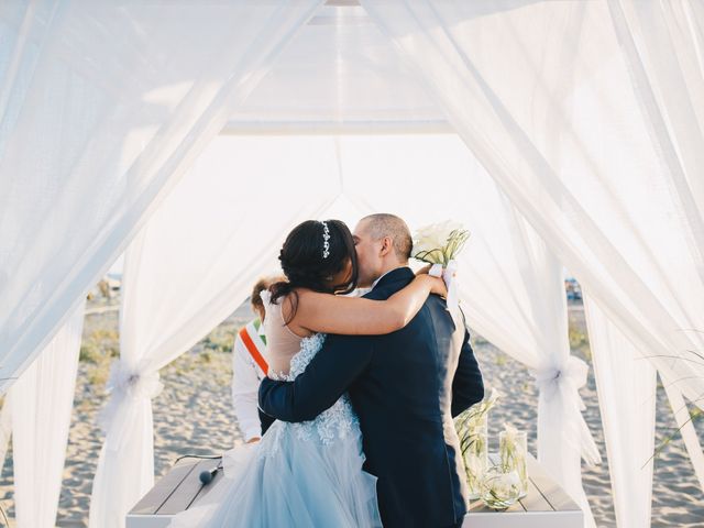 Il matrimonio di Pietro e Elisa a Viareggio, Lucca 53