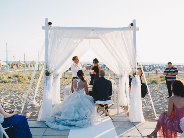 Il matrimonio di Pietro e Elisa a Viareggio, Lucca 57