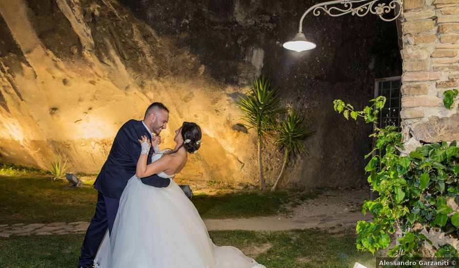 Il matrimonio di Nicola e Roberta a Marina di Gioiosa Ionica, Reggio Calabria