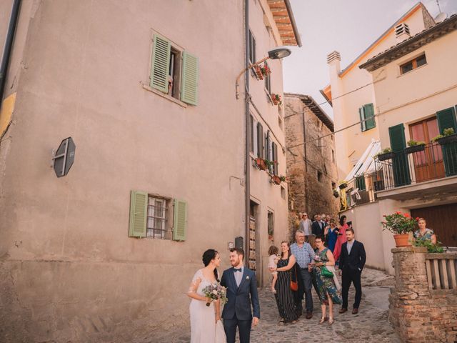 Il matrimonio di Tomas e Camilla a Montone, Perugia 24